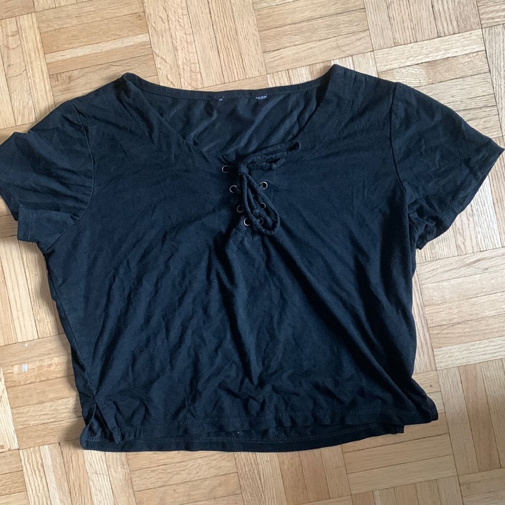• Black Crop Top •